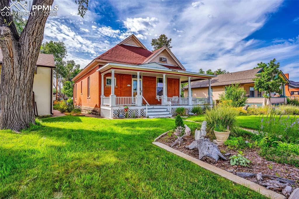 612 LAKE AVE - Photo 1