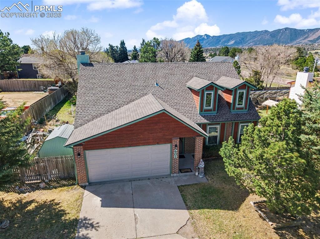 601 Trumbull Ln — photo 1