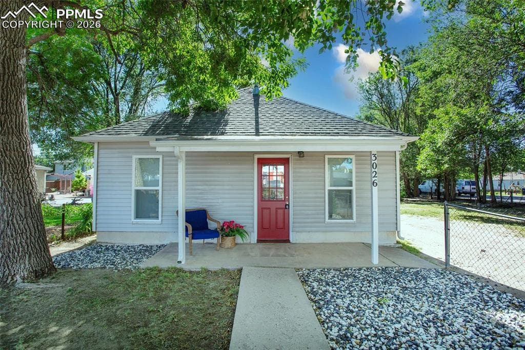 3026 N Hancock Ave — photo 1