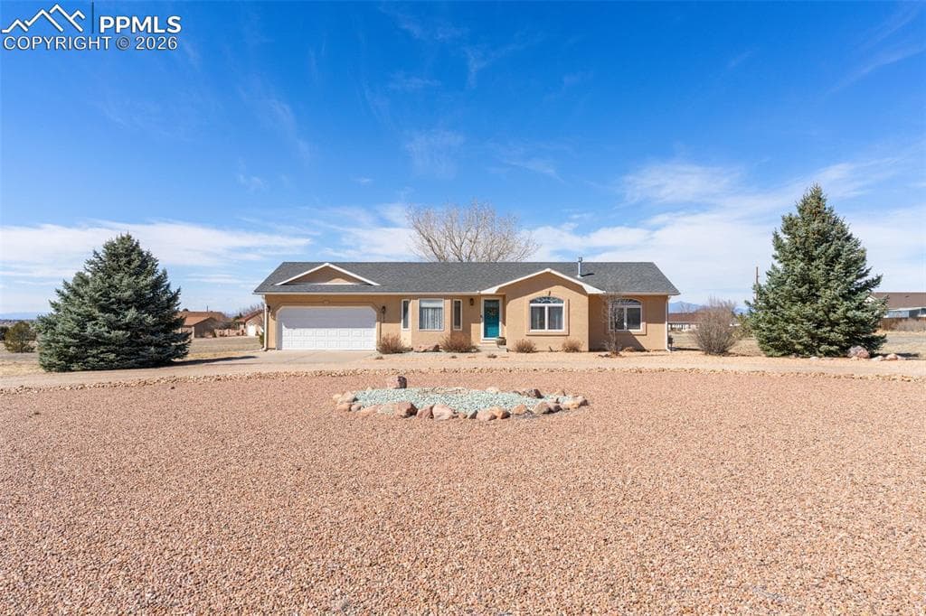 429 W Strawberry Dr — photo 1