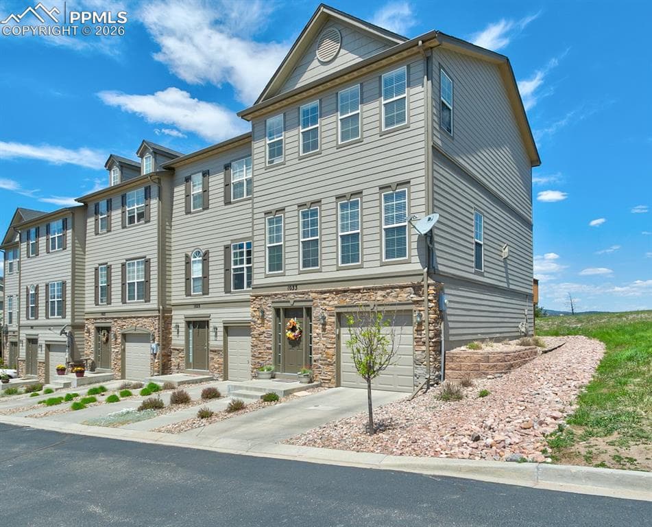 1033 Burning Bush Point — photo 1