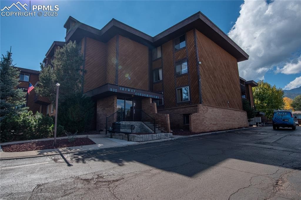 935 Saturn Dr 101 — photo 1
