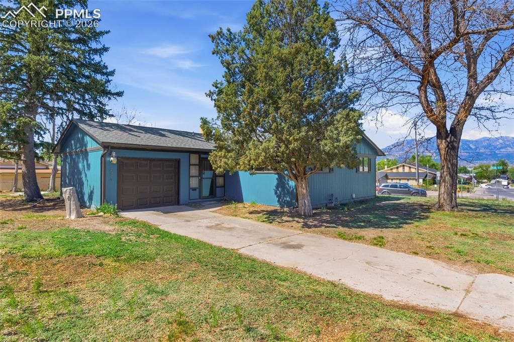624 Widefield Dr — photo 1