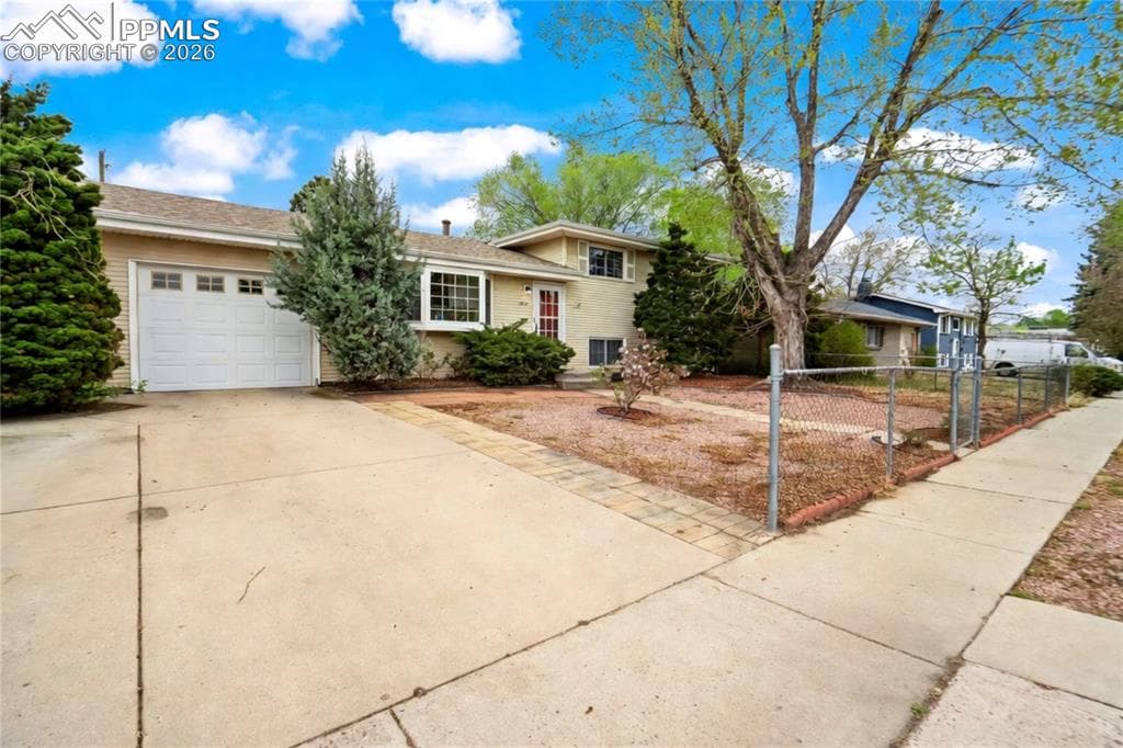 1610 Dixon Dr — photo 1