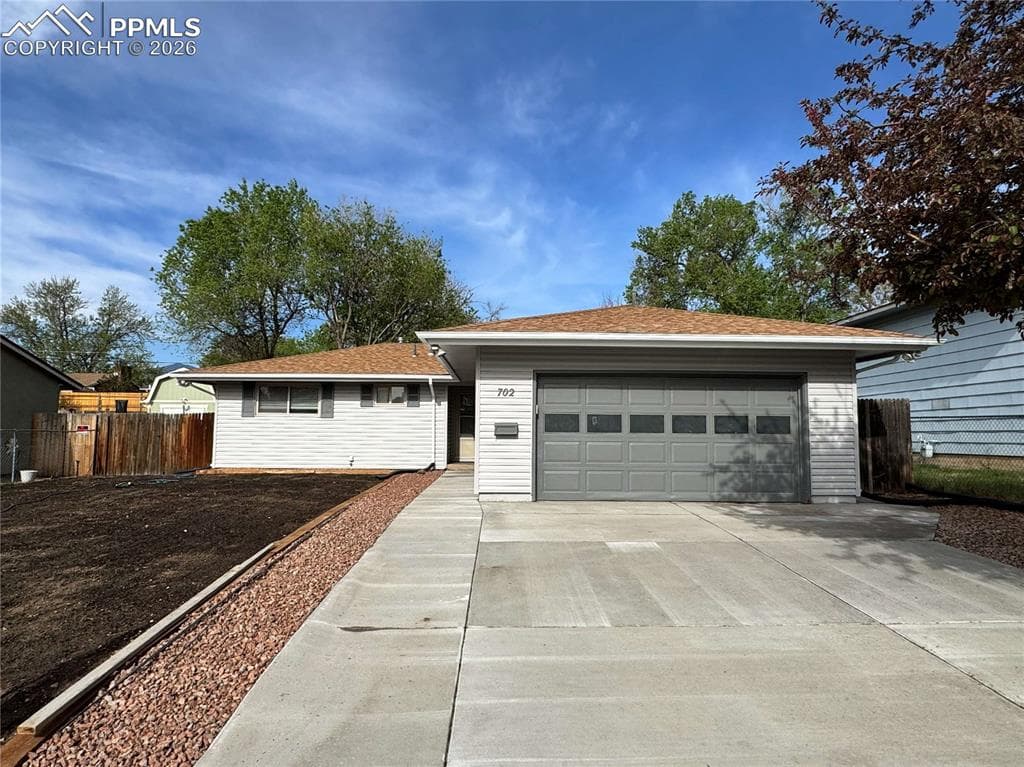 702 Zion Dr — photo 1