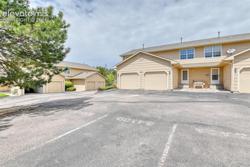 2540 Hamlet Ln A — photo 1