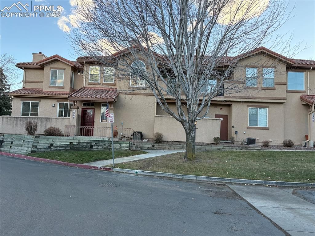 1559 Courtyard Heights — photo 1