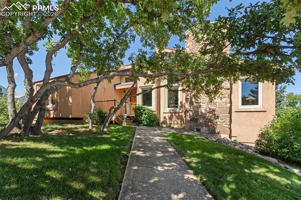340 Thames Dr — photo 1