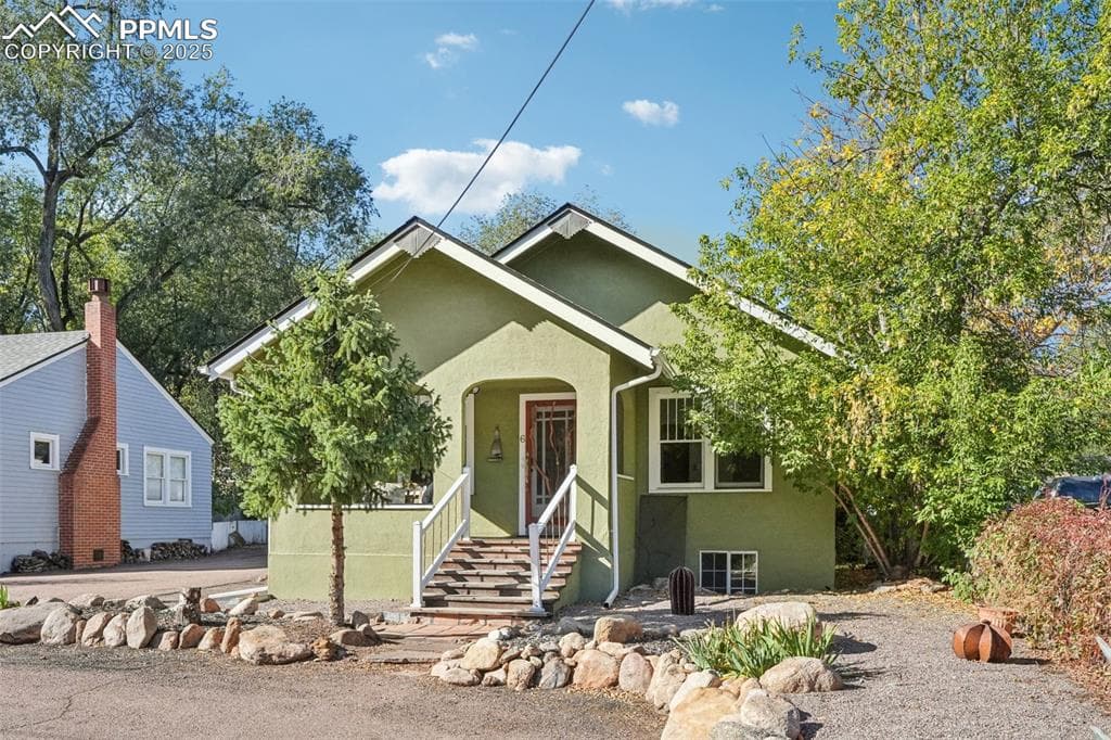 6 Alsace Way — photo 1