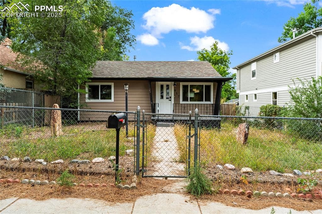 917 E Cimarron St — photo 1