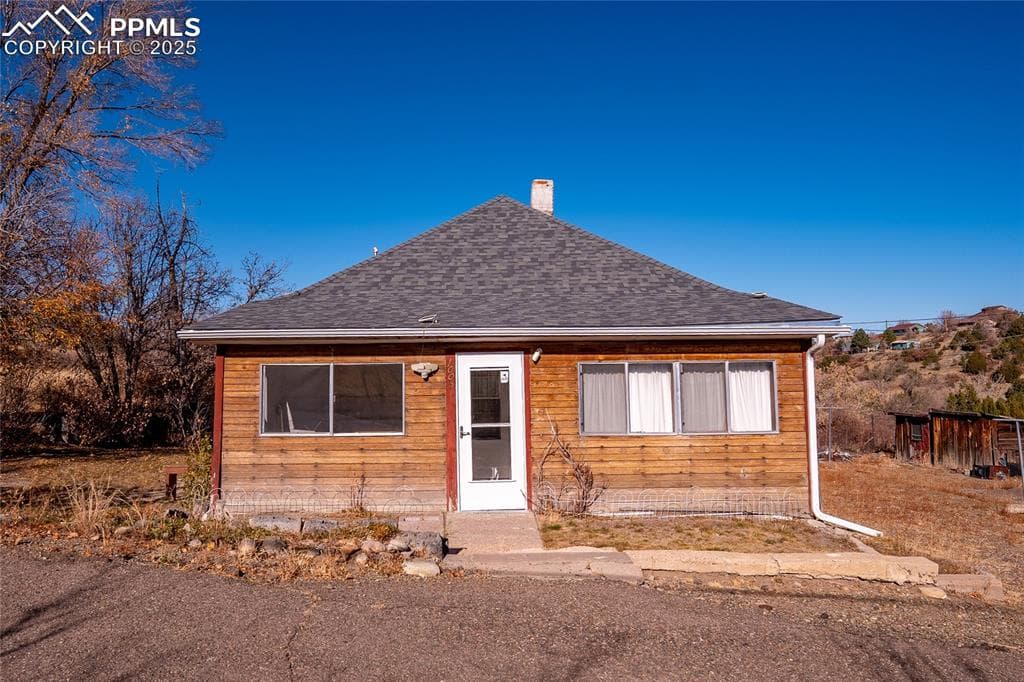 1005 E 4th St — photo 1