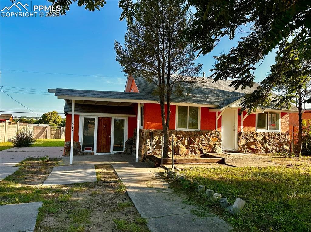 1520 E Ash St — photo 1