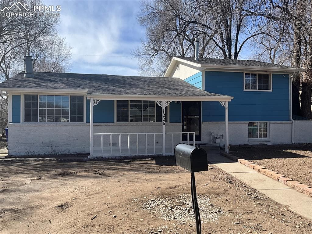 1226 MAXWELL ST - Photo 1