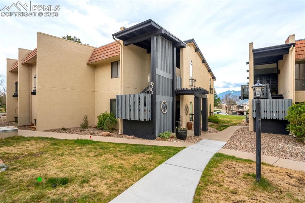 1098 Fontmore Rd B — photo 1