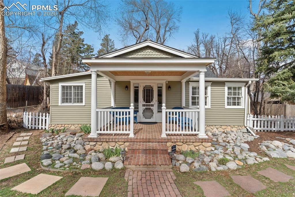 1532 W Cheyenne Rd — photo 1