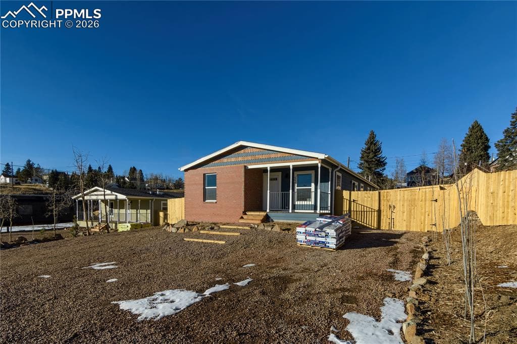 525 Carr Ave — photo 1
