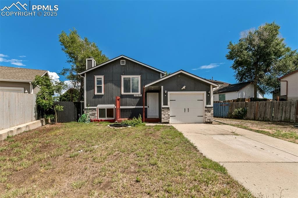 2025 Grosbear Ln — photo 1