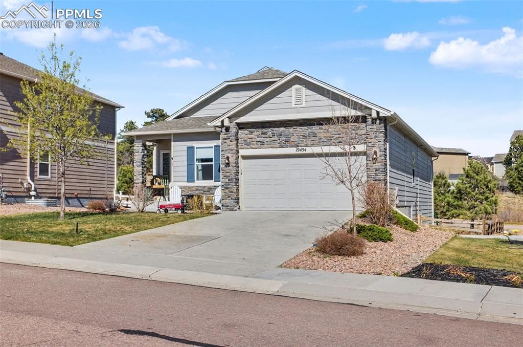 19454 LINDENMERE DR - Photo 1