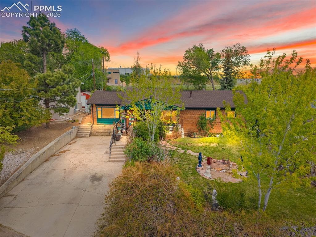 610 Hilltop Dr — photo 1