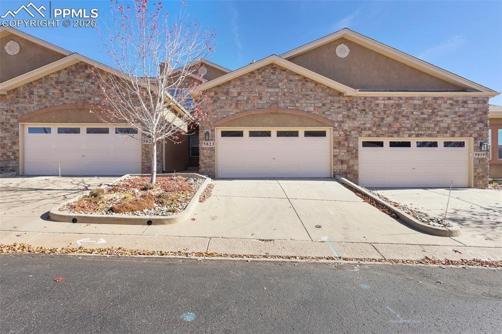 5823 New Crossings Point — photo 1