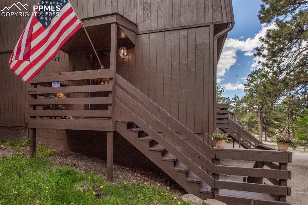 560 Manor Ct A — photo 1