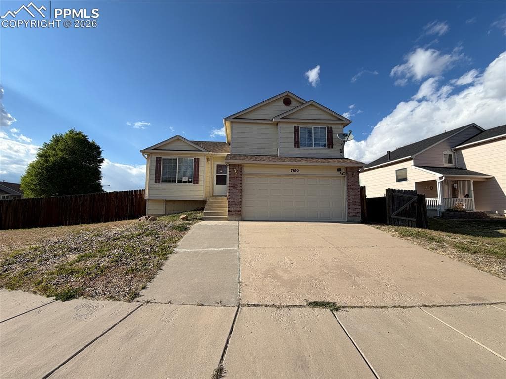 7692 Middle Bay Way — photo 1