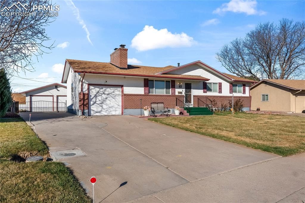 61 Radcliff Ln — photo 1