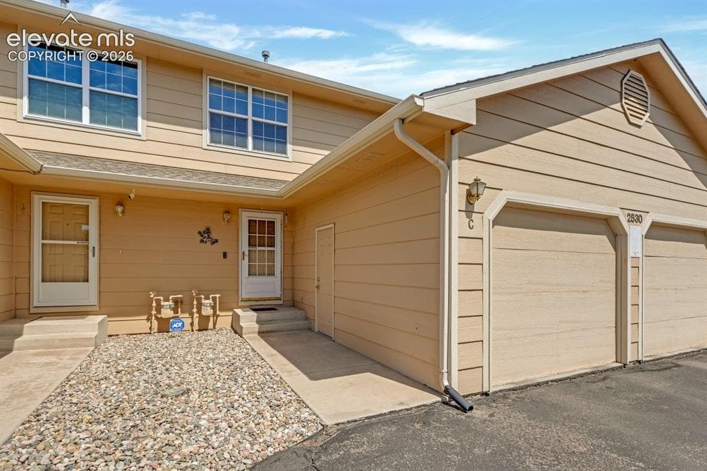 2530 Hamlet Ln C — photo 1