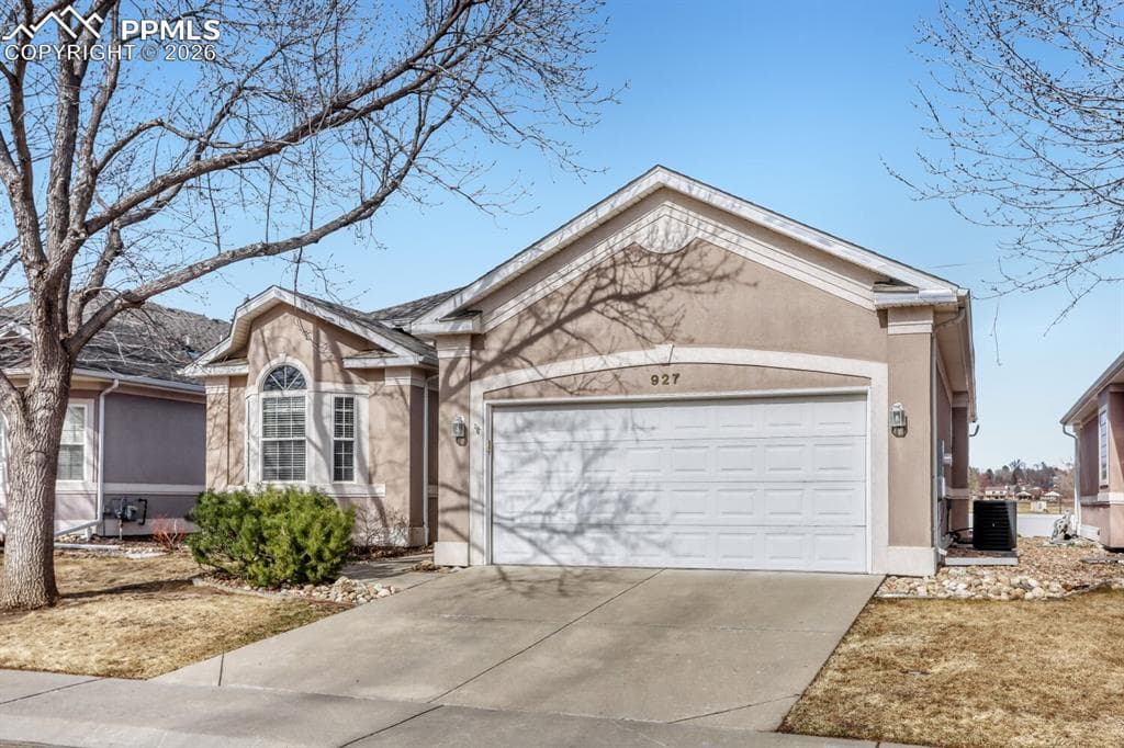 927 Champion Circle — photo 1