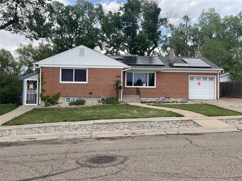 1025 Liberty Ln — photo 1