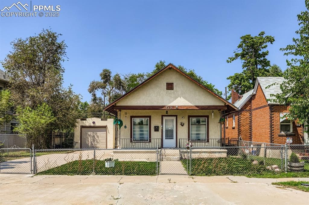 715 Van Buren St — photo 1
