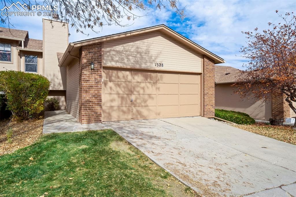 1528 Shane Circle — photo 1