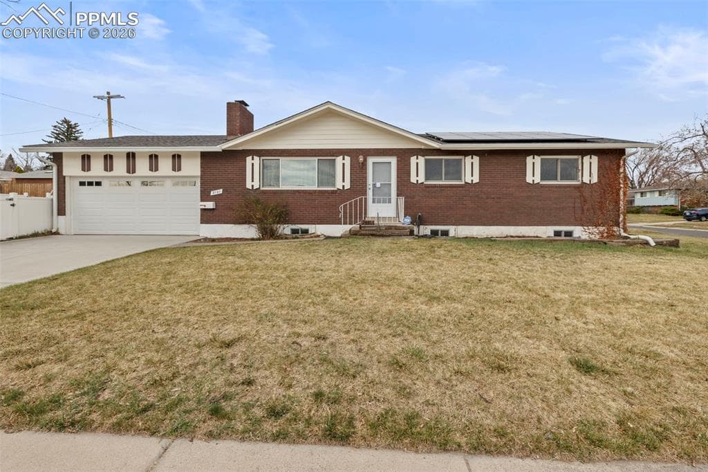 2121 Patrician Way — photo 1