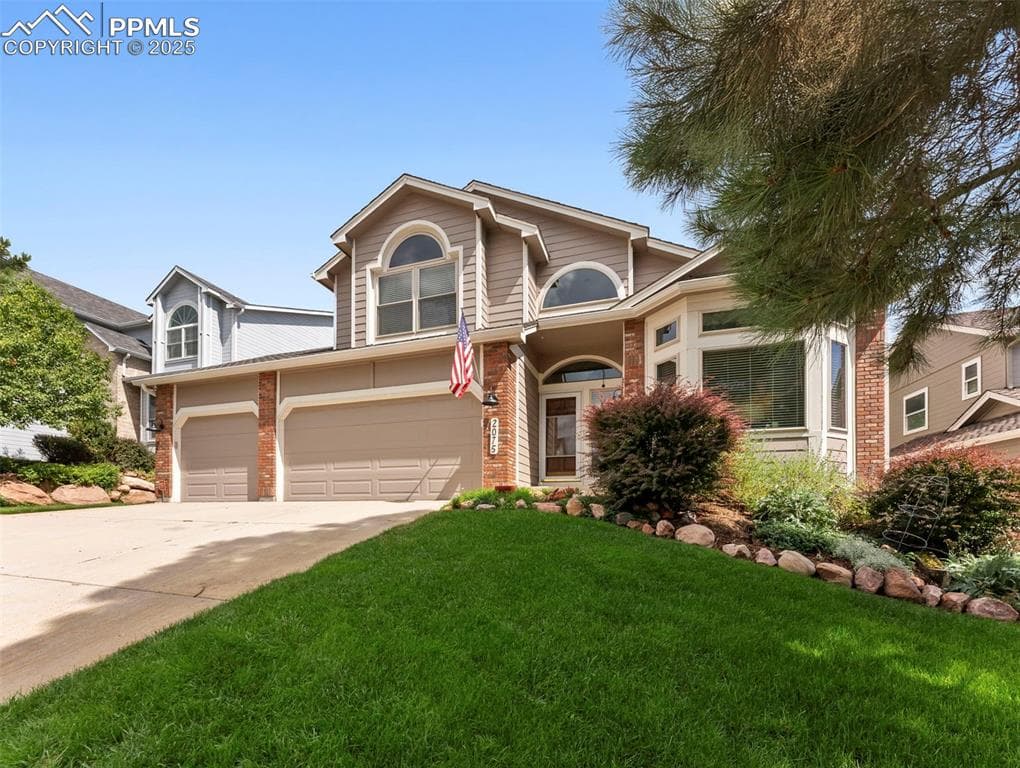 2075 KITTRIDGE AVE - Photo 1
