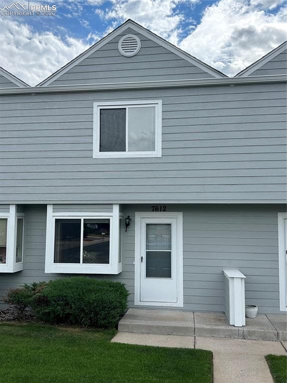 7612 Clover Hill Dr — photo 1