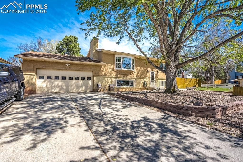 3205 Raindrop Dr — photo 1