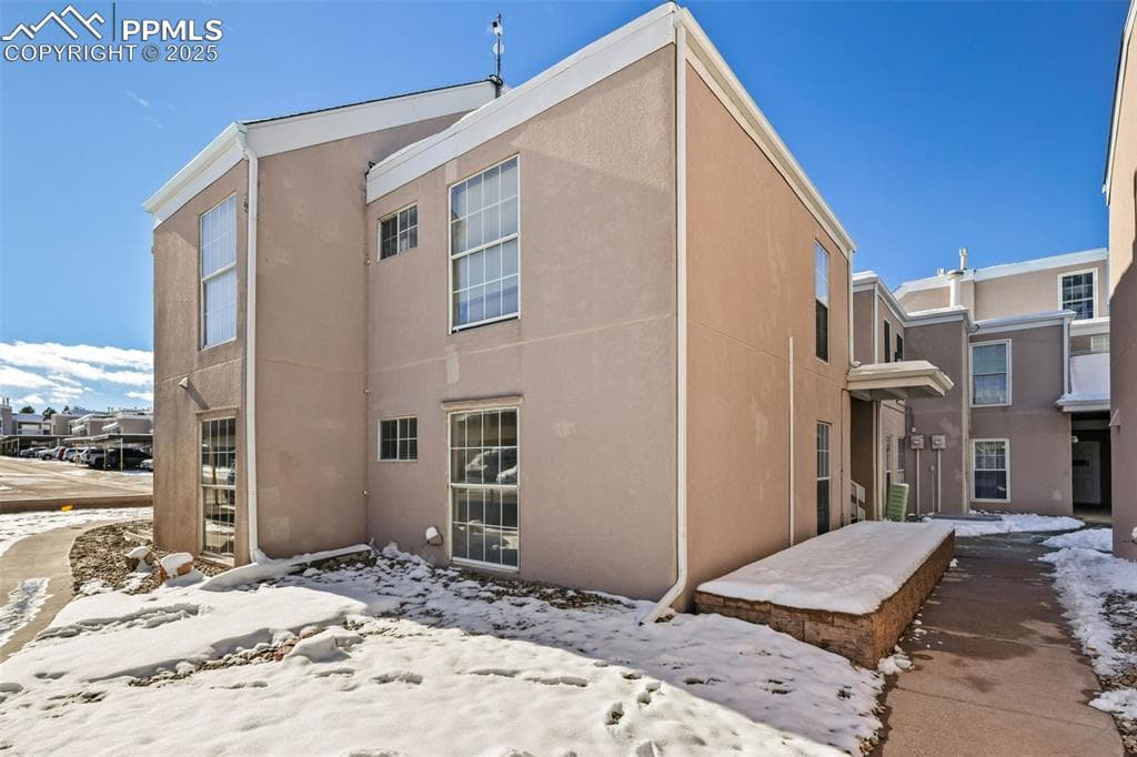 3240 Van Teylingen Dr E — photo 1