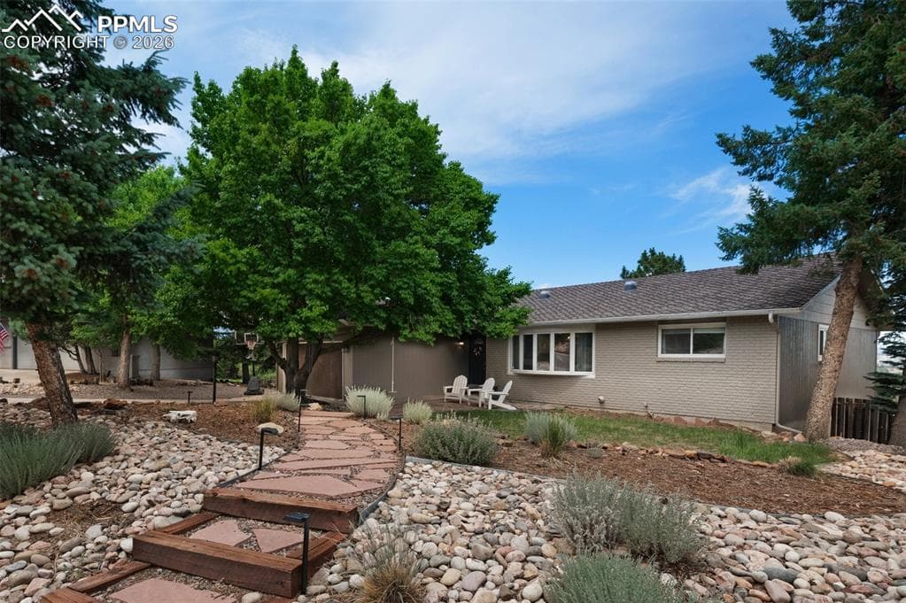 890 Point Of The Pines Dr — photo 1