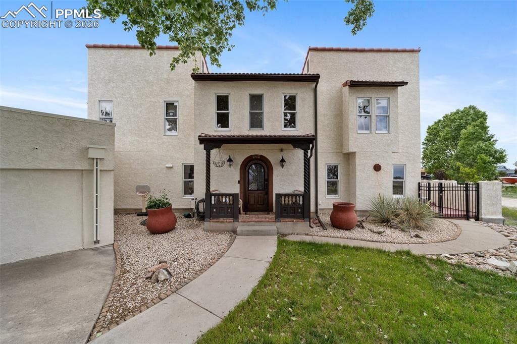 817 E CLARION DR - Photo 1