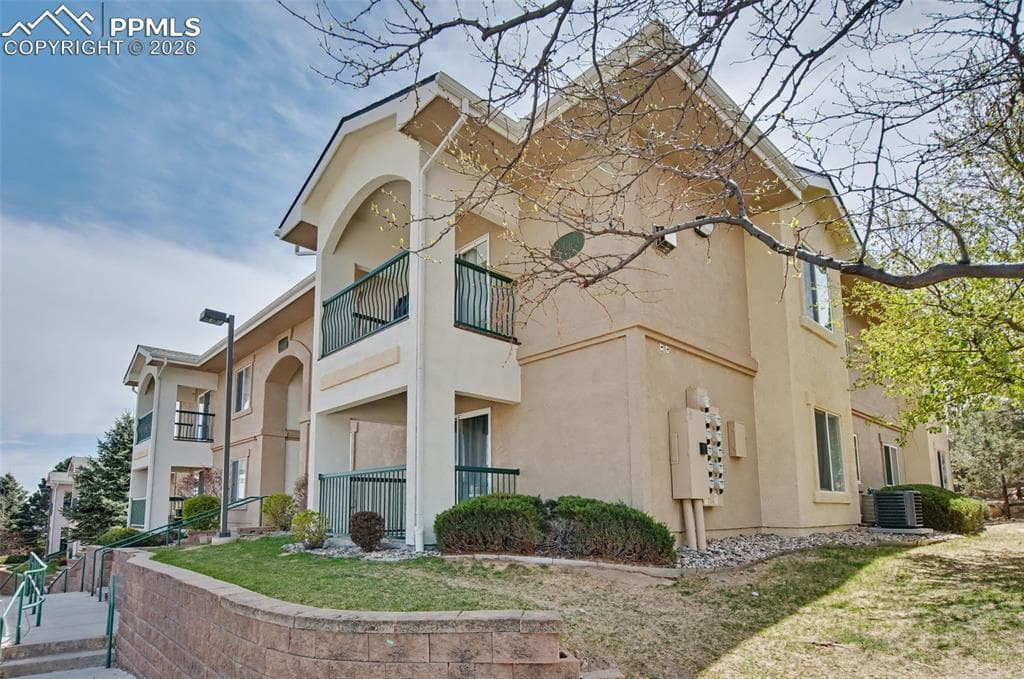 3040 Mandalay Grove 9 — photo 1