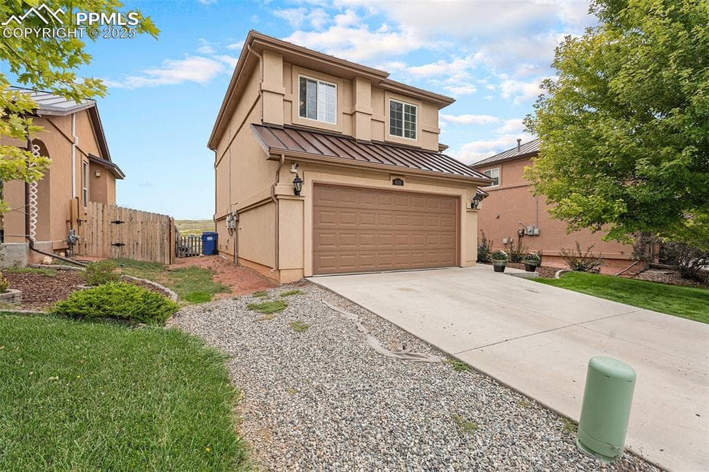 618 Cowboy Way — photo 1