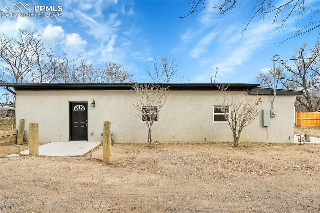 1710 E Ash St — photo 1