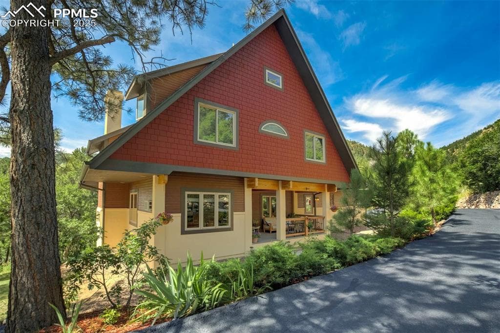 400 VALLEY CRESCENT ST - Photo 1