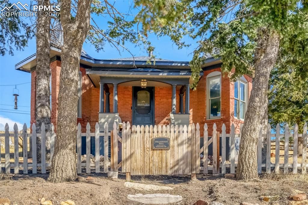 429 W Carr Ave — photo 1