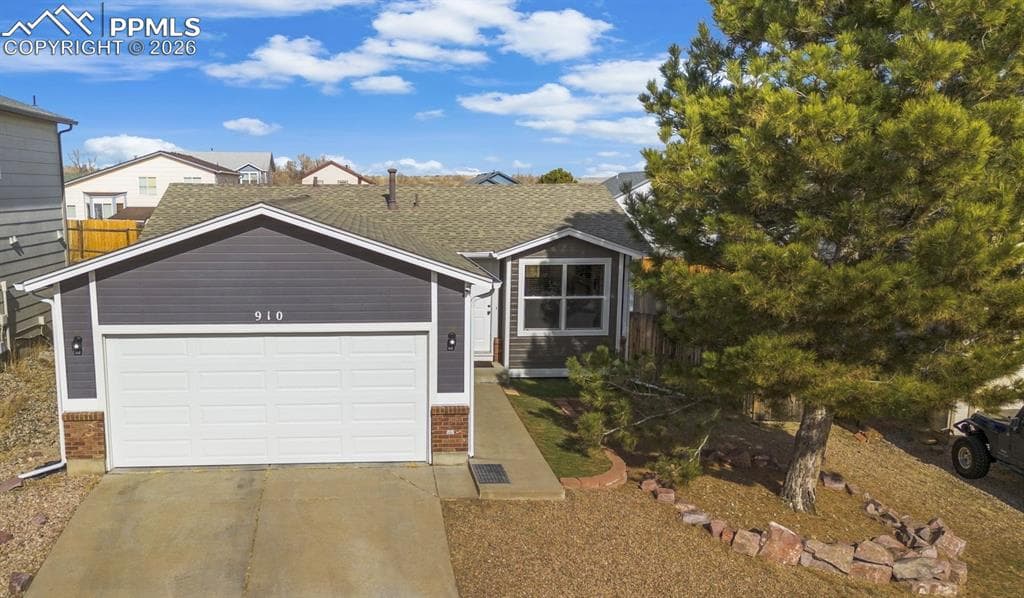 910 Lords Hill Dr — photo 1