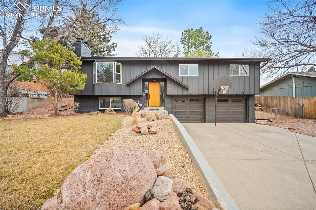 1009 Panorama Dr — photo 1