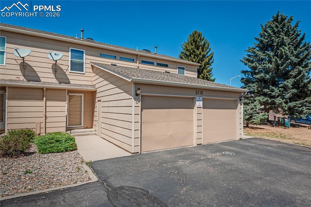 2510 Hamlet Ln C — photo 1