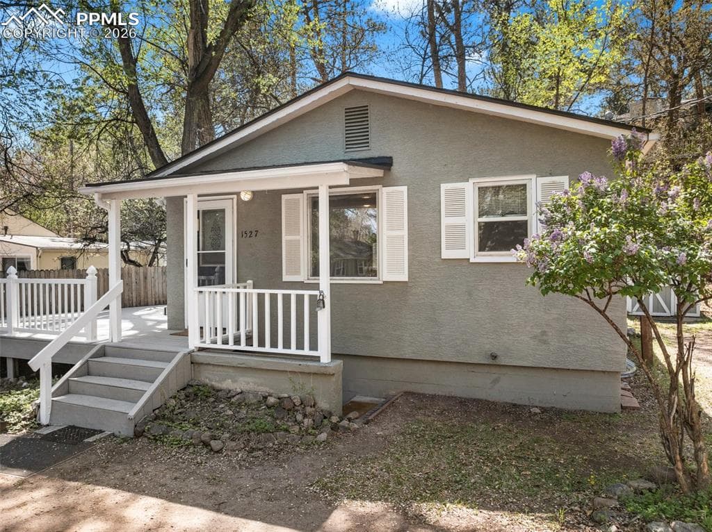 1527 W Cheyenne Rd — photo 1