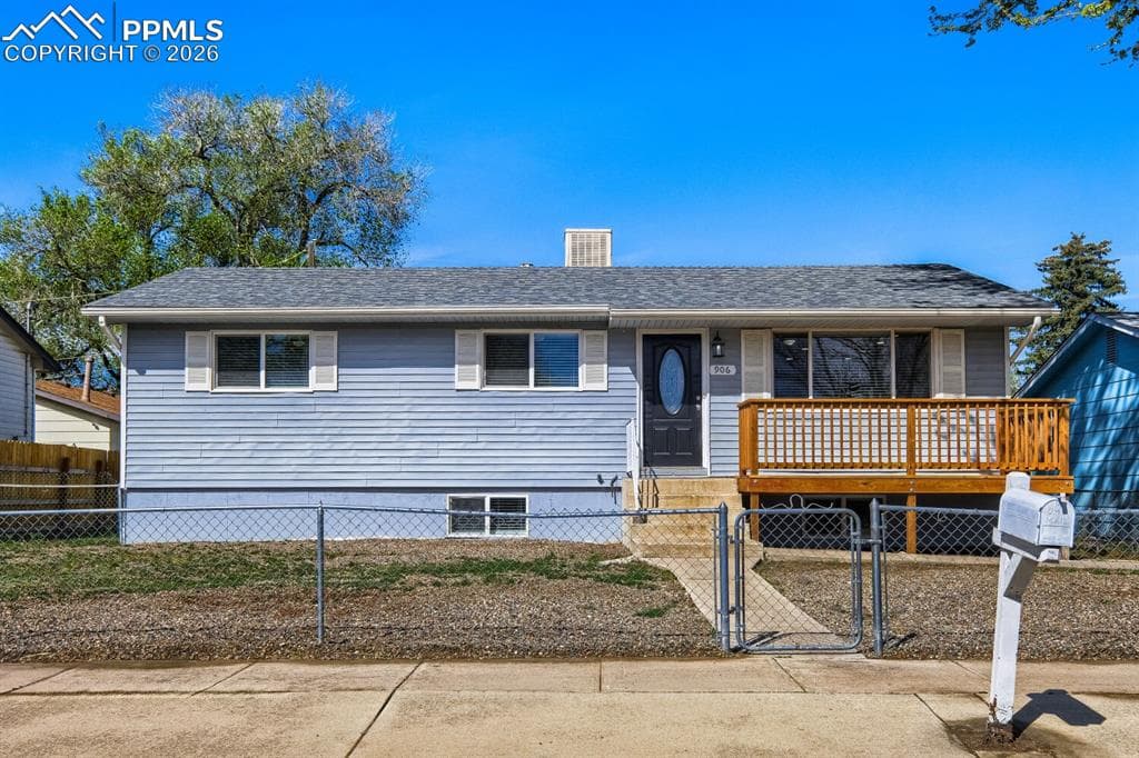 906 Arrawanna St — photo 1