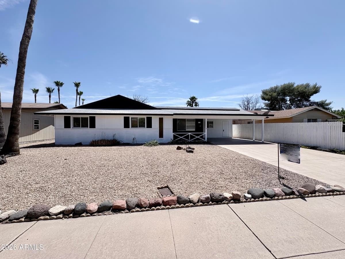2213 E Janice Way — photo 1